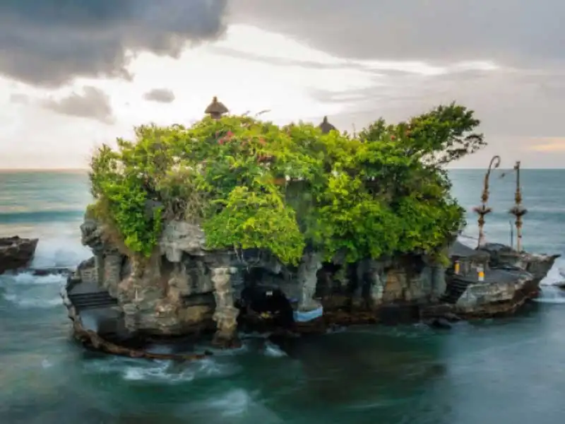 tanh lot temple